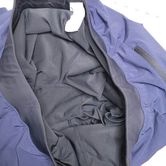 Fabletics Short Lined Size XXL Blue Gym Running Workout Athleisure Zipper Pocket - Picture 7 of 10